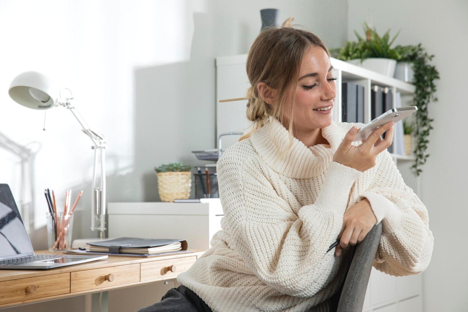 Consultation professionnelle entre experts financiers et entrepreneurs pour optimiser les ventes